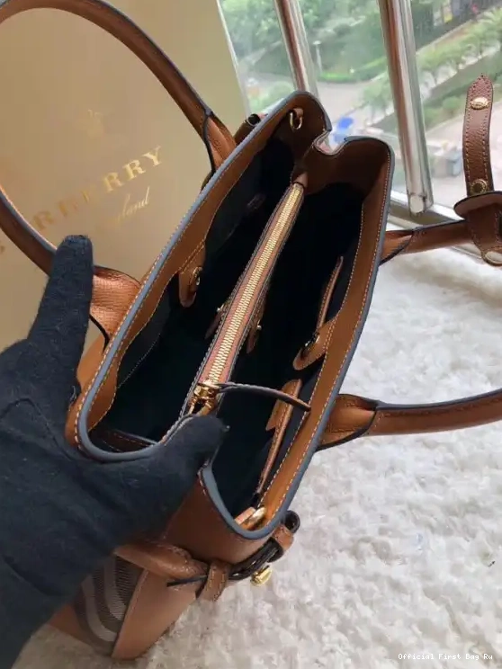 Official FirstBag Ru Check Medium House Burberry Leather The in and Banner 0527